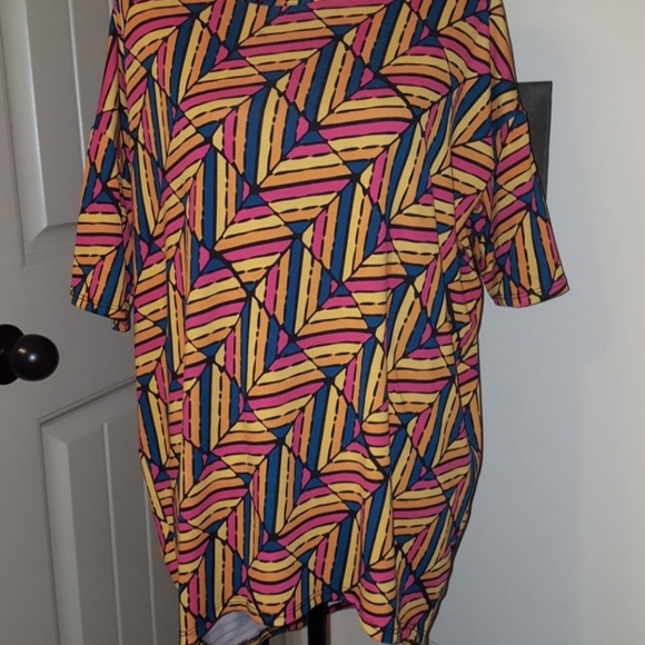 Lot of 6 Lularoe Size Small Tees, NWT, NWOT, GUC - Picture 5 of 7
